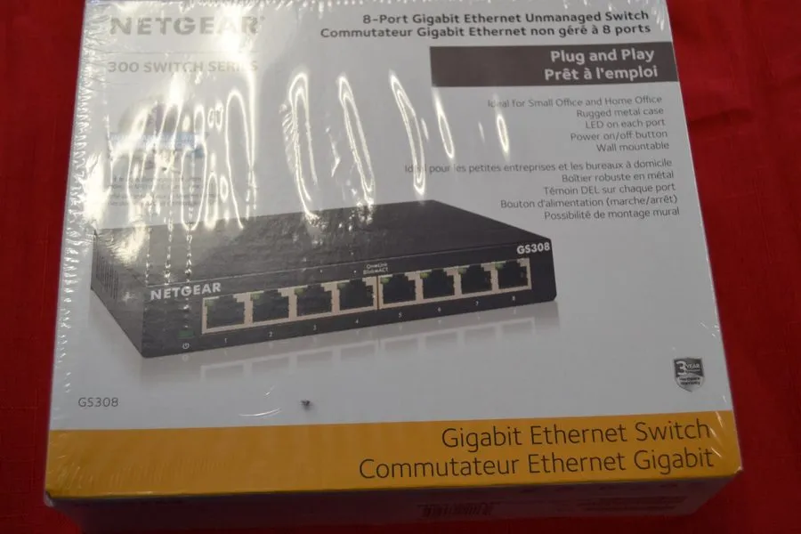 Коммутатор NETGEAR GS308 8-Port Gigabit Ethernet Unmanaged Switch Desktop Wall M