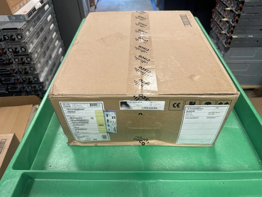 Коммутатор Cisco C9300LM-48UX-4Y-A Switch