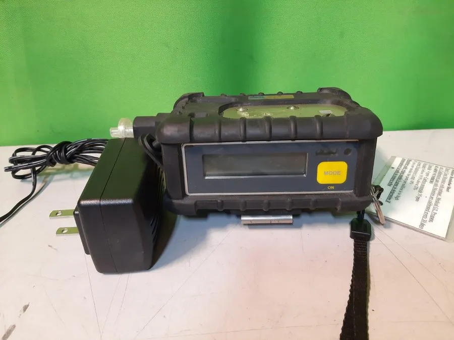Газоанализатор RAE SYSTEMS Q-RAE PLUS PGM2000 Multiple Gas Monitor 015-3053 12VD