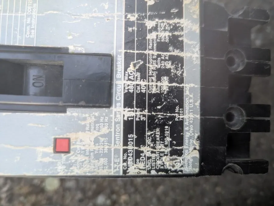 Автоматический выключатель SIEMENS SENTRON SERIES 15 AMP CIRCUIT BREAKER 3P 480  — фото лота 1