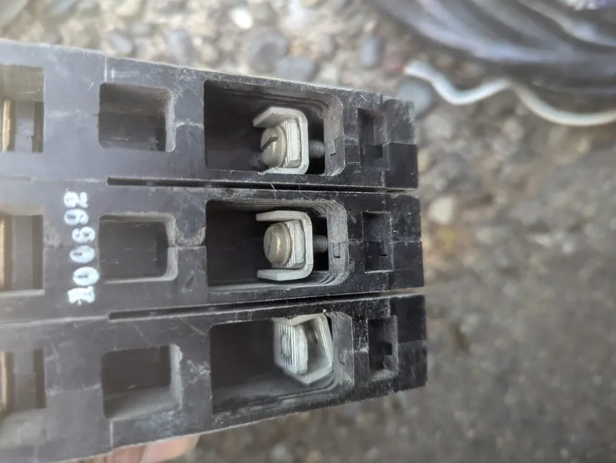 Автоматический выключатель SIEMENS SENTRON SERIES 15 AMP CIRCUIT BREAKER 3P 480  — фото лота 2