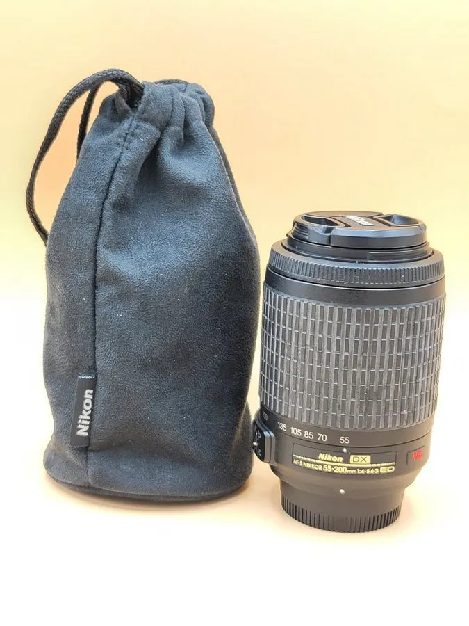 Объектив NIKON AF-S NIKKOR 55-200mm f4-5.6G ED DX VR IF LENS, CAPS, POUCH
