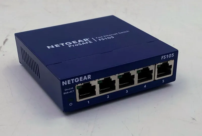 Коммутатор Netgear ProSafe FS105v3 5-Port 10/100 Fast Ethernet Unmanaged Switch
