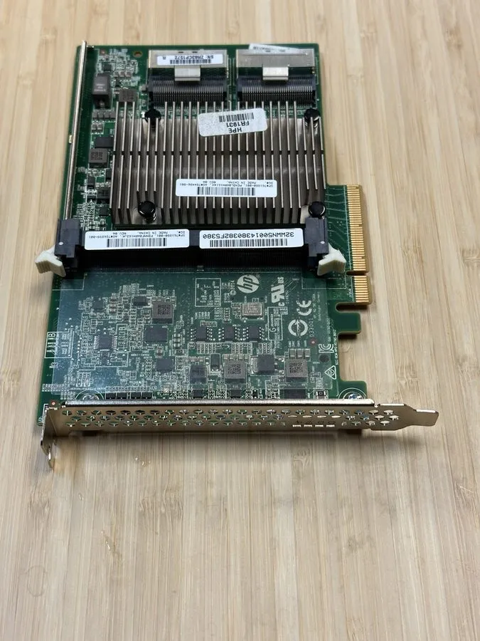 Контроллер HP 761880-001 Smart Array P840 RAID/HBA 12Gb SAS Adapter 726899-001 1