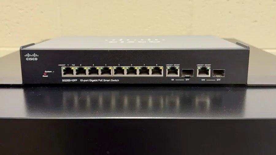Коммутатор Cisco SG200-10FP 10-Port Gigabit PoE Smart Switch