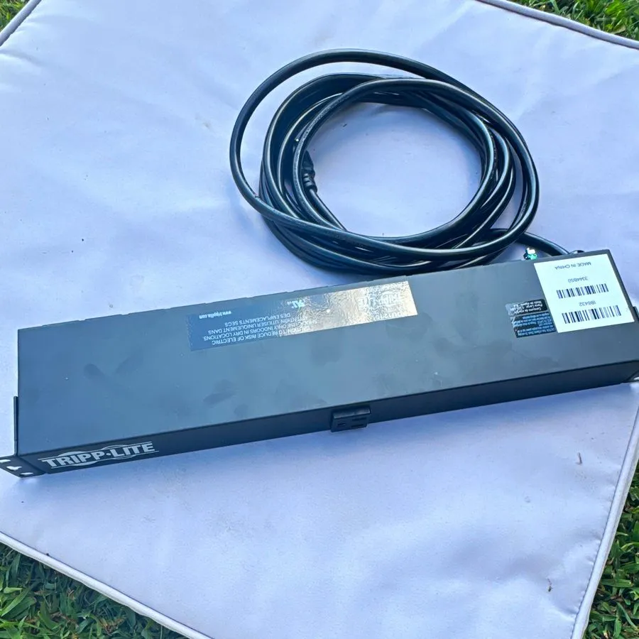 Блок розеток PDU Tripp Lite PDUMH15 1.4kW Metered PDU 120V 13 Outlets 5-15R 5-15