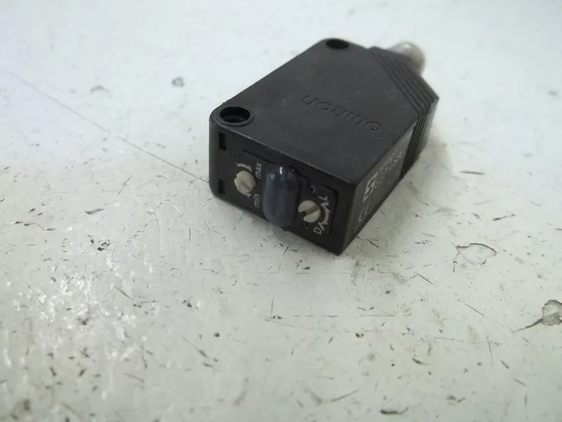 Фотоэлектрический датчик Omron E3Z-LS86 Photoelectric Sensor 20-200mm PNP Male M