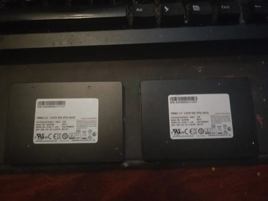 SSD-накопитель Samsung PM963 Series 3.84TB PCIe NVMe U.2 2.5" SSD MZ-QLW3T80 — фото лота 1