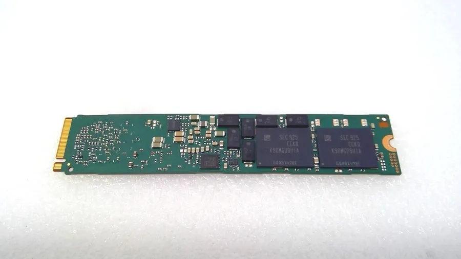 SSD-накопитель Samsung PM983 960GB M.2 22110 NVMe PCIe MZ-1LB9600 MZ1LB960HAJQ-0