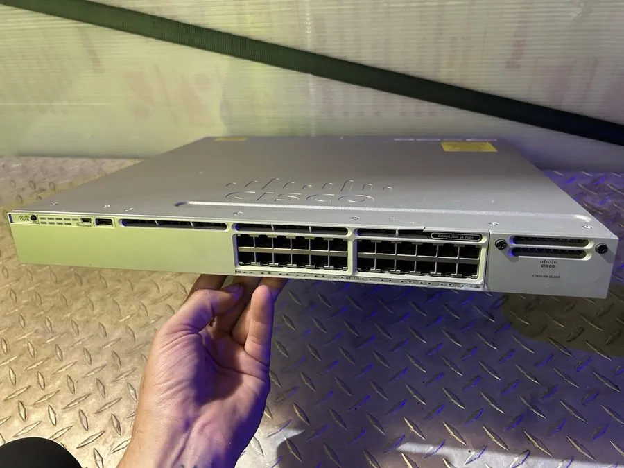 Коммутатор Cisco Catalyst WS-C3850-24P-S Switch 24 Port Gigabit PoE+ 715W — фото лота 1