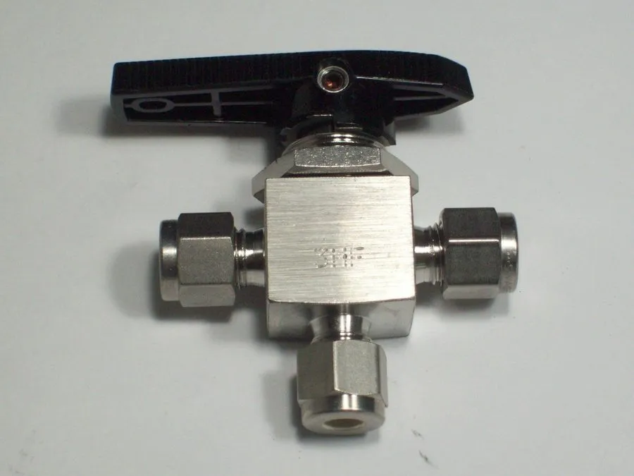 Клапан Swagelok SS-43GXS4 Three way ball valve shipping