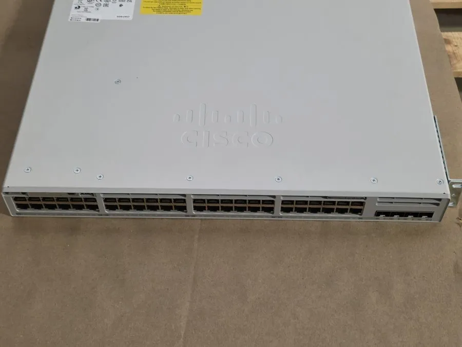 Коммутатор Cisco C9300L-48P-4X-A 48-Port 4x10G/1G SFP+ PoE+ 9300L Switch — фото лота 1