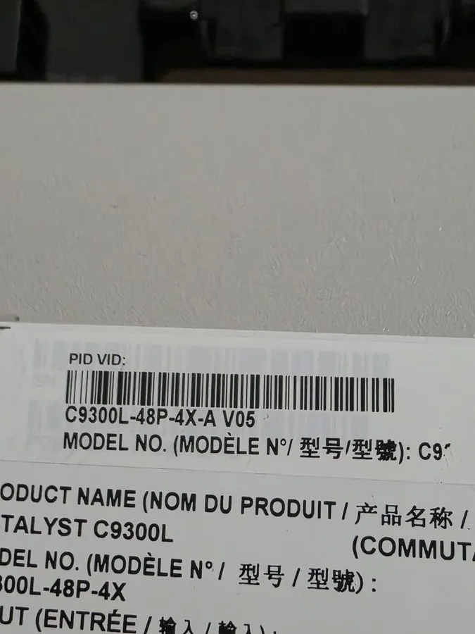 Коммутатор Cisco C9300L-48P-4X-A 48-Port 4x10G/1G SFP+ PoE+ 9300L Switch — фото лота 2