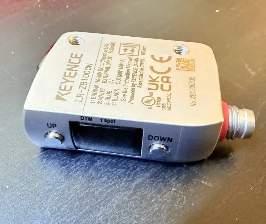 Датчик KEYENCE LR-ZB100CN Laser Sensor.