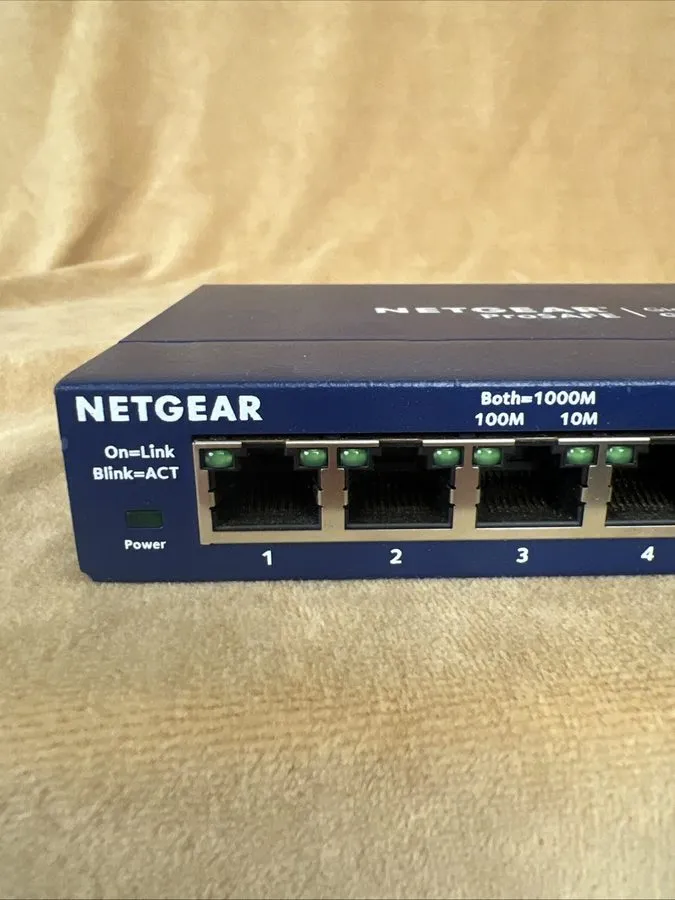 Коммутатор NETGEAR GS108 ProSafe (GS108-400NAS) 8 Port Standalone Gigabit Ethern