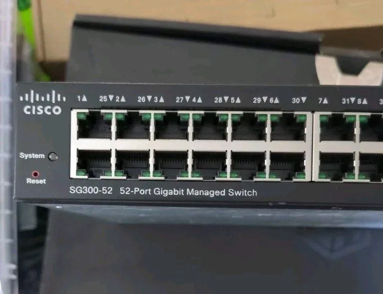 Коммутатор Cisco SG300-52 Gigabit 52-Port Managed Switch NO POE SRW2048-K9 — фото лота 1