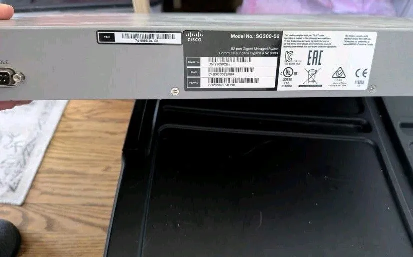 Коммутатор Cisco SG300-52 Gigabit 52-Port Managed Switch NO POE SRW2048-K9 — фото лота 2