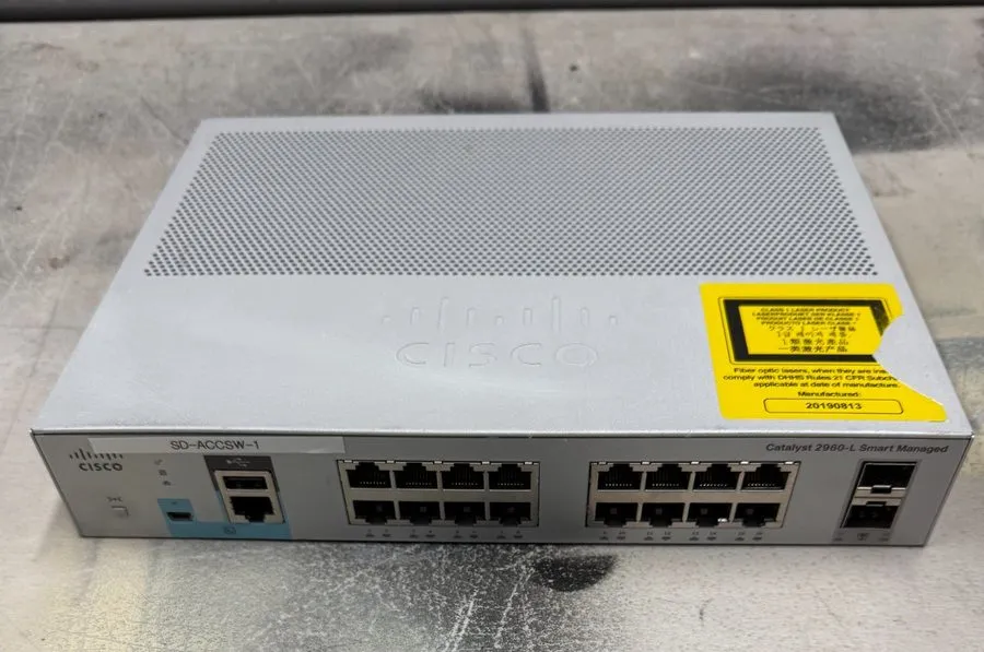 Коммутатор Cisco WS-C2960L-SM-16TS 16 port 10/100/1000 Switch — фото лота 1