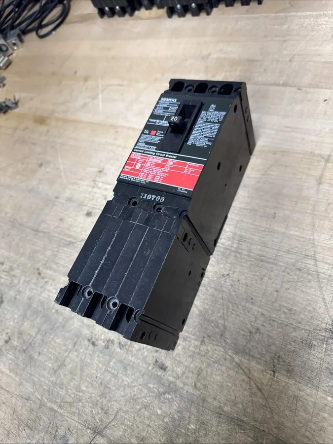 Автоматический выключатель SIEMENS CED63B020 CED6 3 POLE 20 AMP 480v BLACK LABEL
