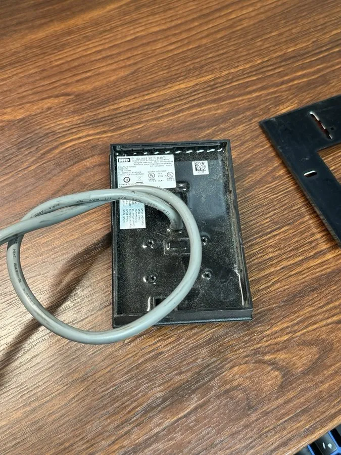 Оборудование видеонаблюдения HID iCLASS SE R40 Wall Switch er 920NTNNEK00000 RFI
