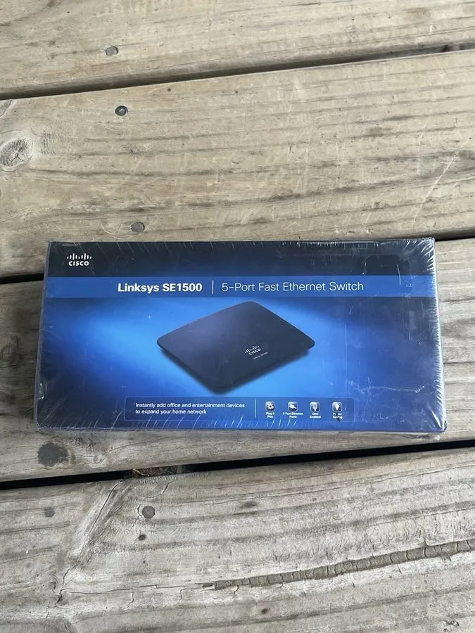 Коммутатор Linksys SE1500 5-Port Fast Ethernet Switch Desktop Network Hub