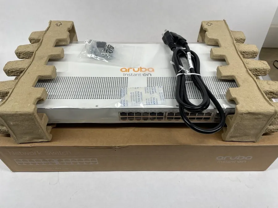 Коммутатор HPE Aruba Instant On 1930 24G 4SFP+ JL682A 24-Port Gigabit Switch