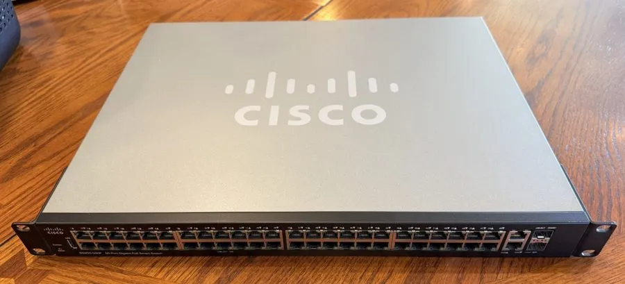 Коммутатор Cisco SG250-50HP-K9 V02 50-Port Gigabit PoE+ Smart Switch 192W — фото лота 1