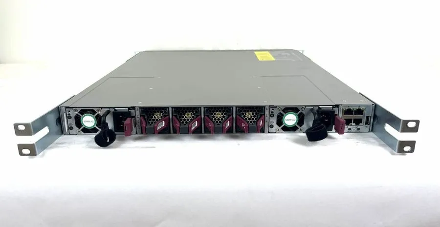 Коммутатор Cisco N9K-C93180YC-FX Nexus 48x 10G/25G 6x 100G Switch w/ 4x NXA-FAN- — фото лота 2