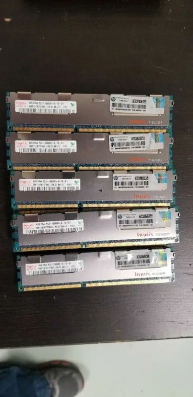 Модуль памяти Hynix HMT151R7TFR4C-H9 4GB PC3-10600R-9-10-E1
