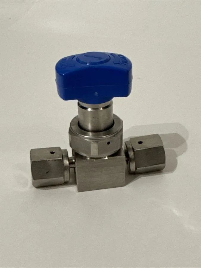 Клапан Swagelok 6LVV-DPFR4-P Diaphragm Valve 1/4" FVCR Stainless Steel — фото лота 1