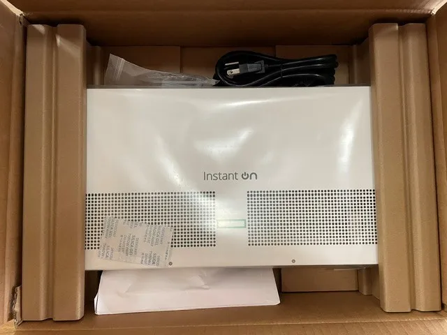 Коммутатор HPE Aruba Instant On 1930 24G 4SFP+ JL682A 24-Port Gigabit Switch