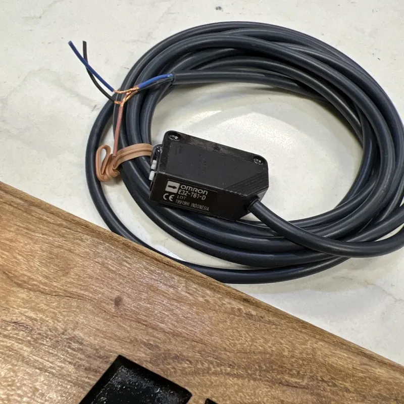 Датчик Omron E3Z-T61-D Sensor 12 To 24 VDC
