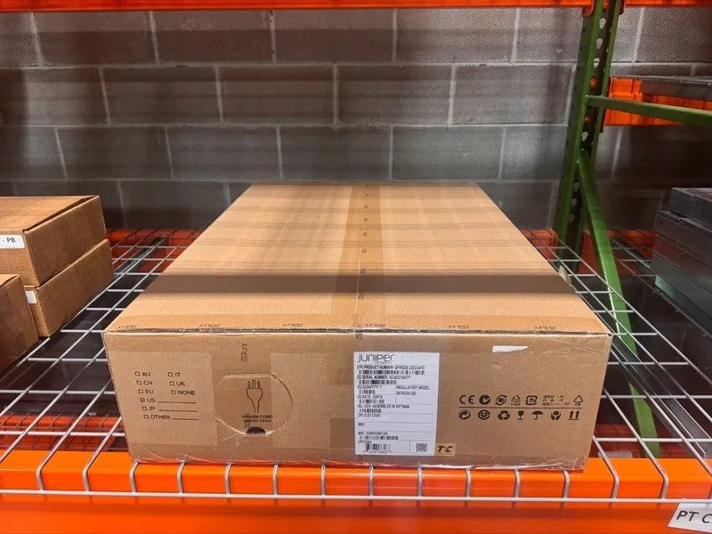 Коммутатор Juniper QFX5220-32CD-AFO 32X400G 1U AC AFO
