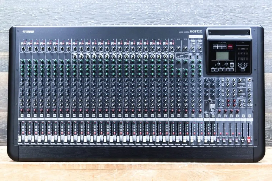 Микшерный пульт Yamaha MGP32X 32-Channel Mixing Console, 24 Mic Inputs, Phantom,