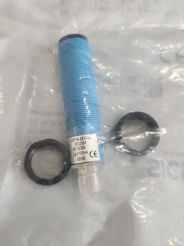 Датчик приближения SICK VTF18-3E1740 Photoelectric proximity sensor ,NPN