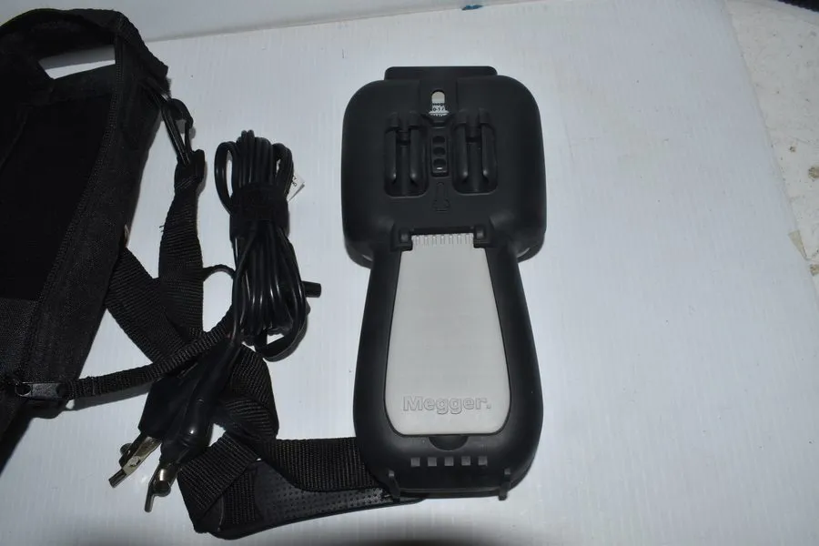 Тестер Megger MIT410 Insulation Resistance Tester Megohmmeter w/ Leads — фото лота 2