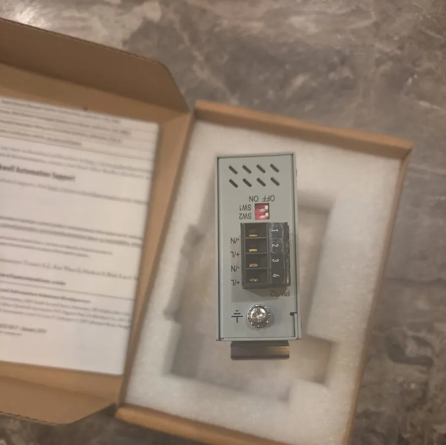 Коммутатор 1783-US4T1F Allen-Bradley Unmanaged Switch — фото лота 2