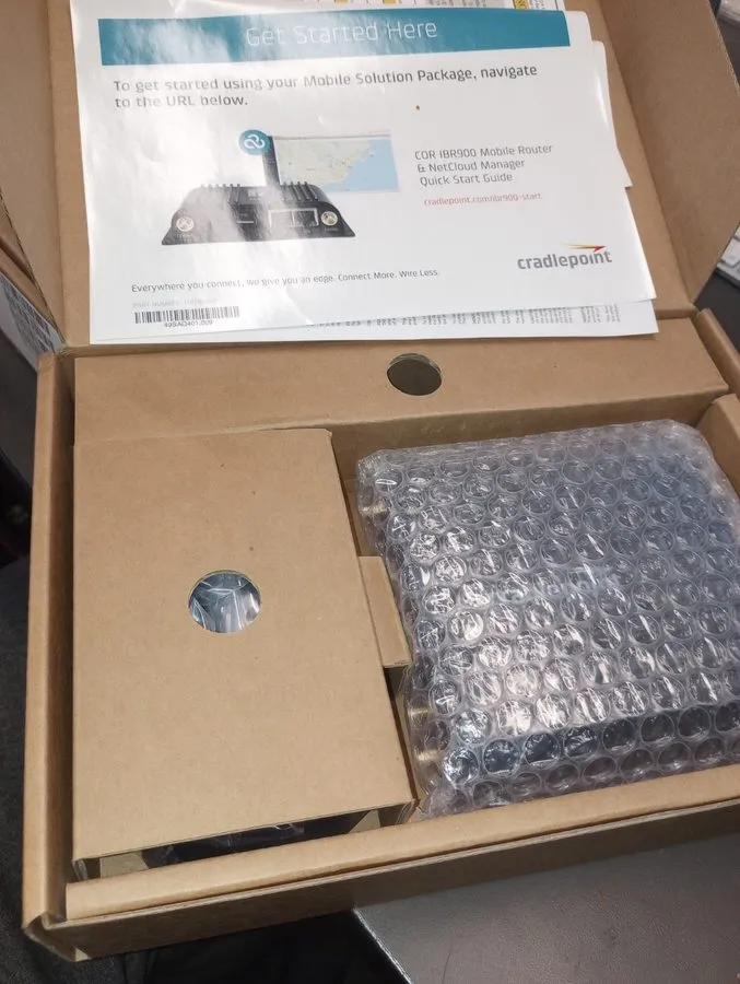 Маршрутизатор Cradlepoint IBR900-600M LTE Router w/ Airgain Antenna and cables — фото лота 1