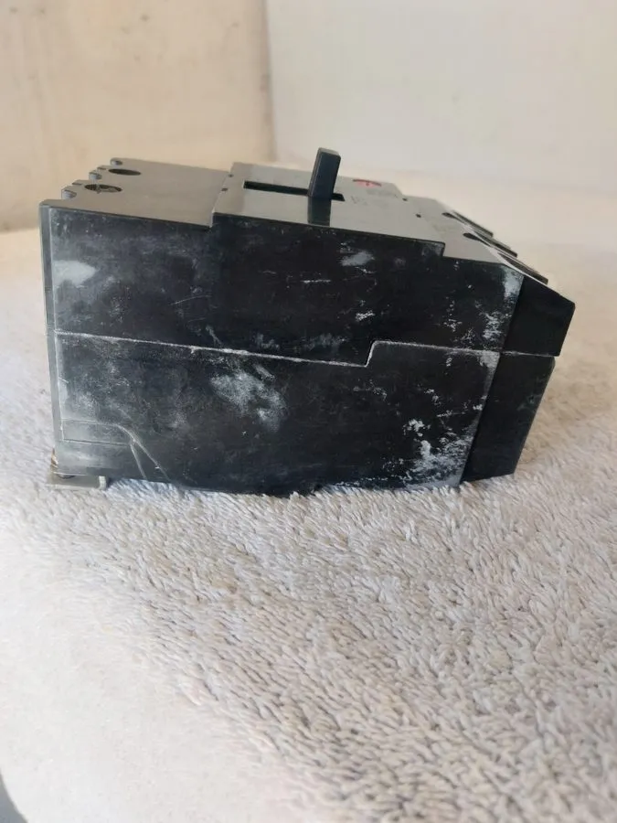 Автоматический выключатель GE TEY340 40A 3-Pole Circuit Breaker 480V AC Trip Ind