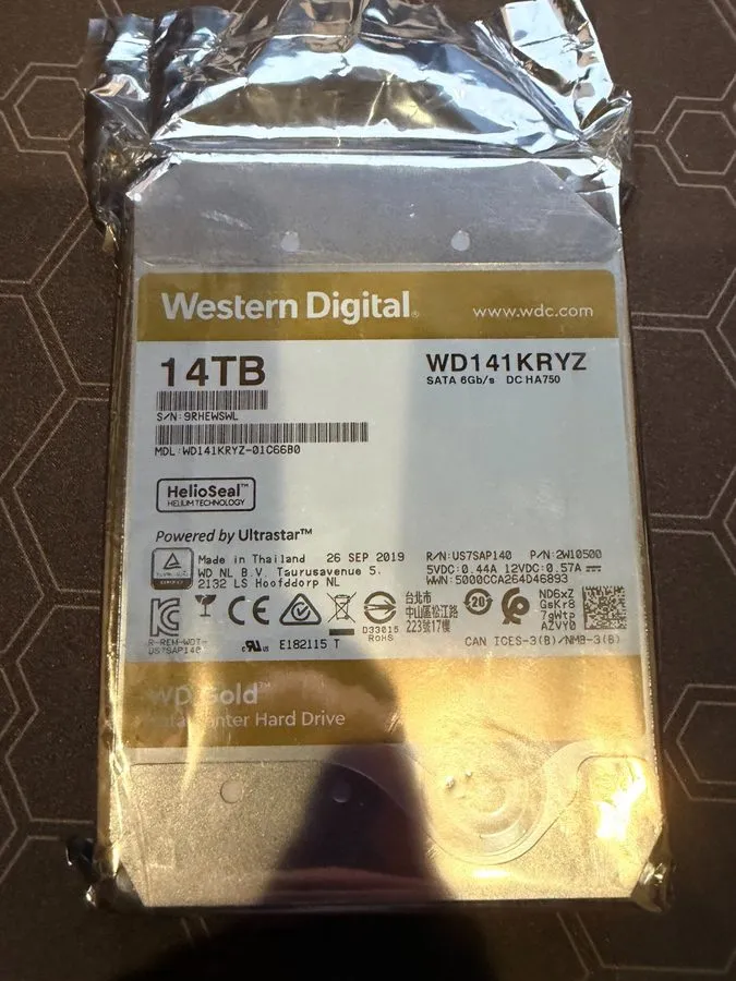 Жёсткий диск Western Digital Gold 14TB WD141KRYZ 3.5" SATA 6Gb/s Enterprise HDD — фото лота 1