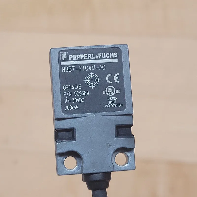 Датчик приближения Pepperl Fuchs NBB7-F104M-A0 Inductive Proximity Sensor, 200mA