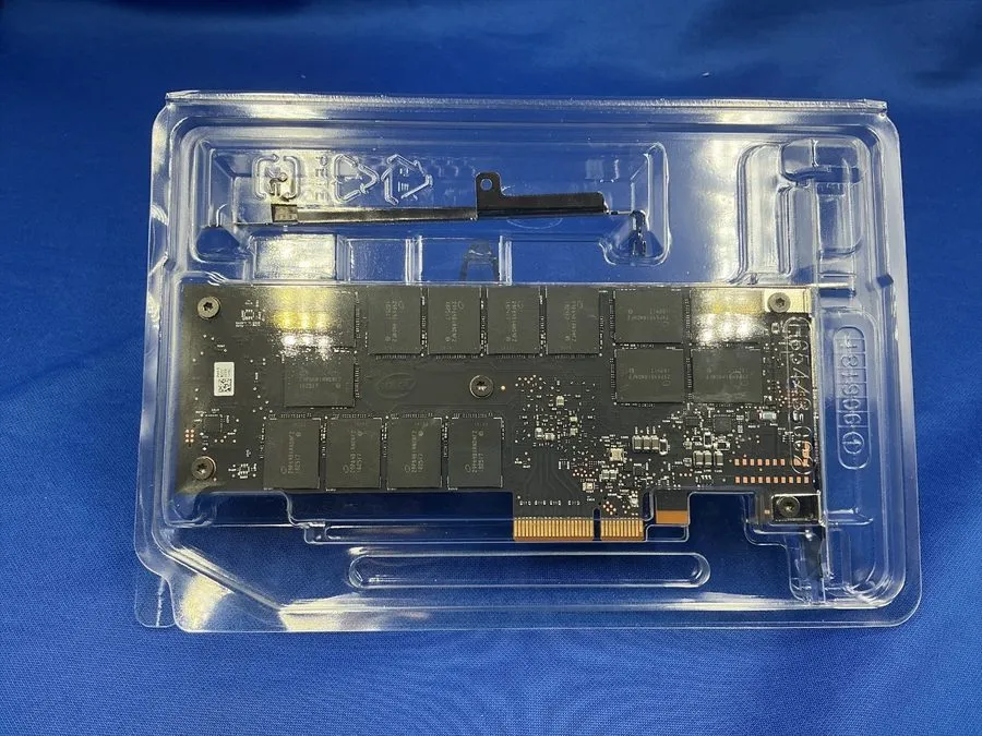 SSD-накопитель Intel Optane P4800X 1.5TB 1/2Height PCIe x4 NVMe SSD SSDPED1K015T