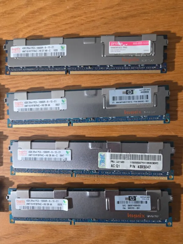 Модуль памяти Hynix 4GB PC3-10600R 1333MHz DDR3 ECC Server RAM HMT151R7TFR4C-H9 