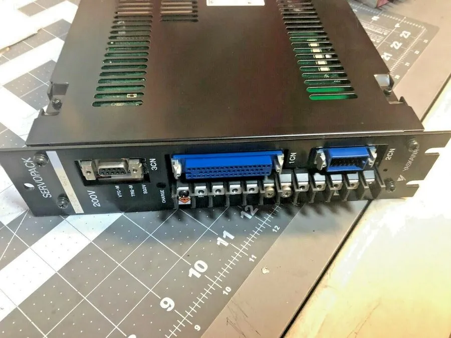 Сервопривод SERVOPACK DR1B-01AC YASKAWA