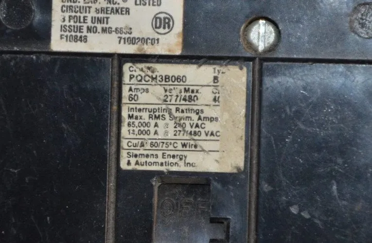 Автоматический выключатель Siemens BQCH3B060 Bolt-On Circuit Breaker 3 Pole 60 A