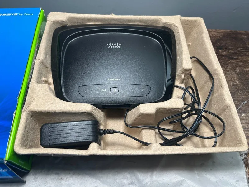 Маршрутизатор Linksys DIR-890L/R 54 Mbps 4-Port 10/100 Wireless G Router (WRT54G