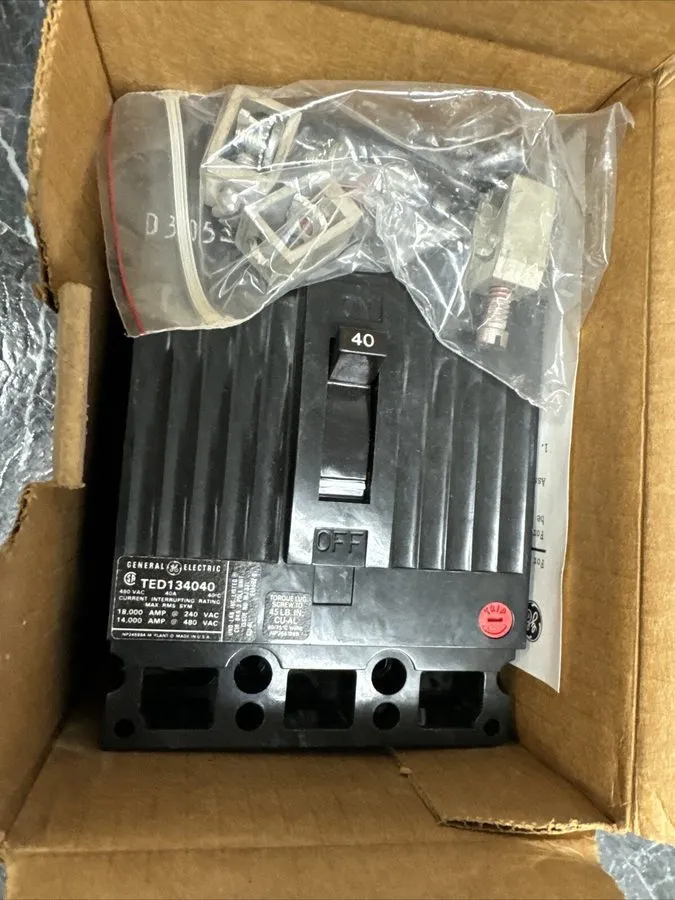 Автоматический выключатель GE Enclosed Circuit Breaker TED134040 40A 480V 3P 3R 