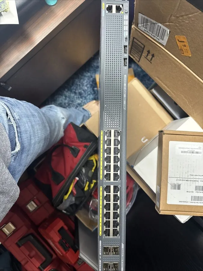 Коммутатор Cisco Catalyst 2960 SI PoE-24 / WS-C2960- -S / 24-Port switch
