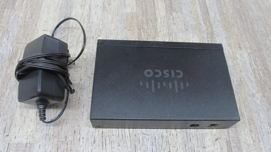 Коммутатор SG110D-08