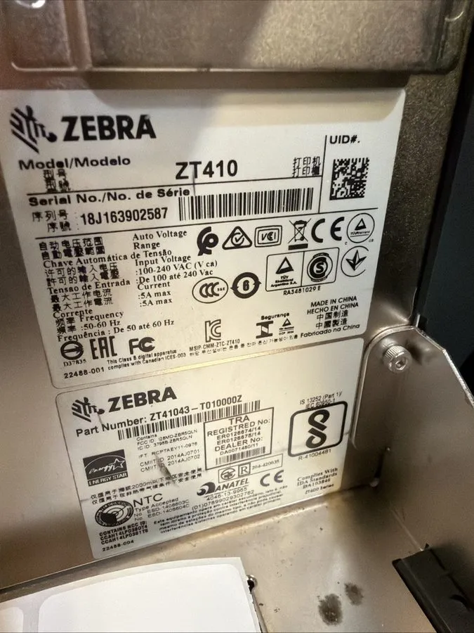 Принтер этикеток Zebra ZT410 ZT41043-T010000Z Industrial Label Printer Powers On